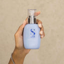 Thickening Leave-in Cream gives body and fullness to hair, protecting it from heat. The hair fiber regains thickness and vitality, for a youthful, healthy appearance.

Vegan Formula.